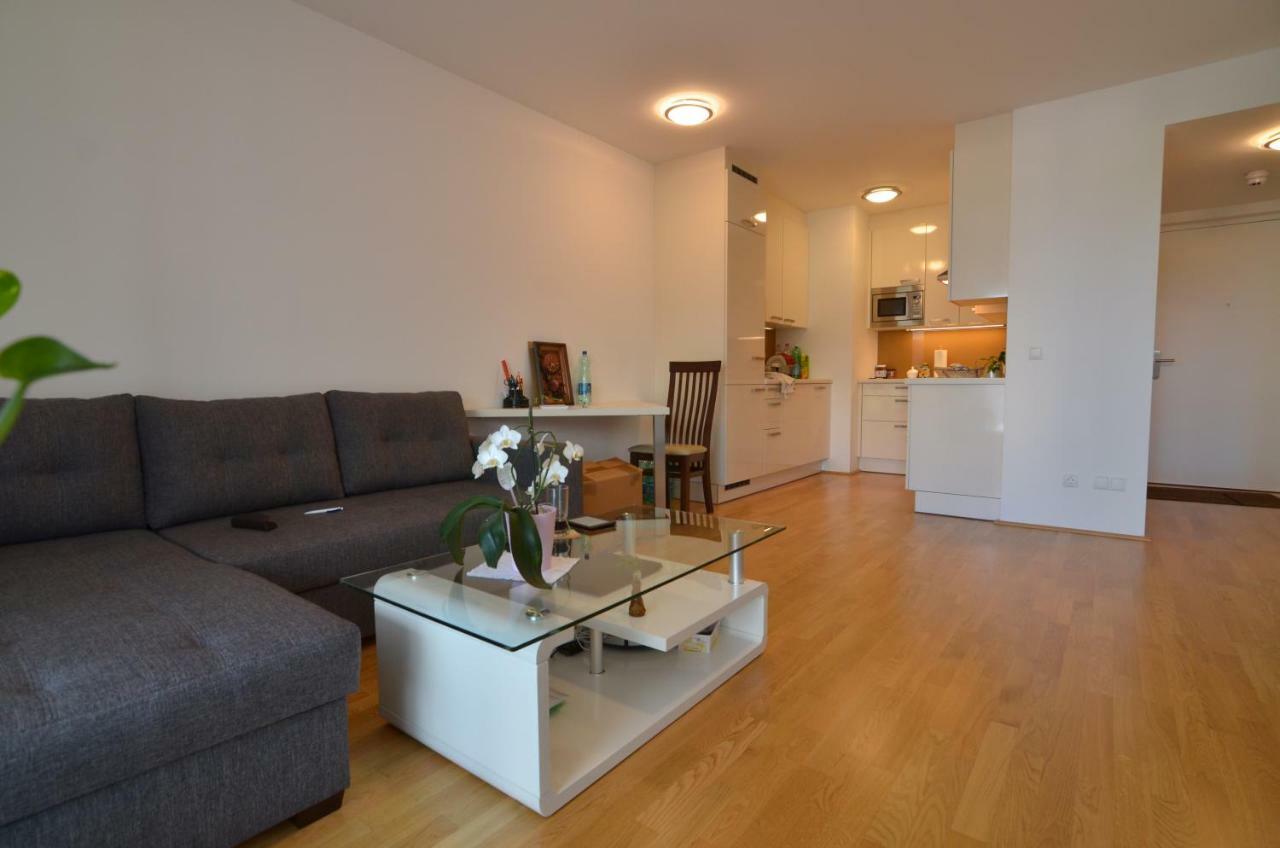 Apartment With Parking On Premise เวียนนา ภายนอก รูปภาพ