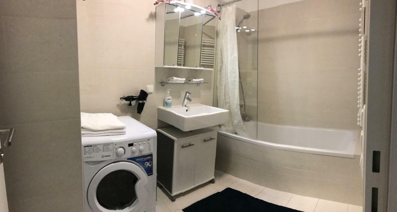 Apartment With Parking On Premise เวียนนา ภายนอก รูปภาพ