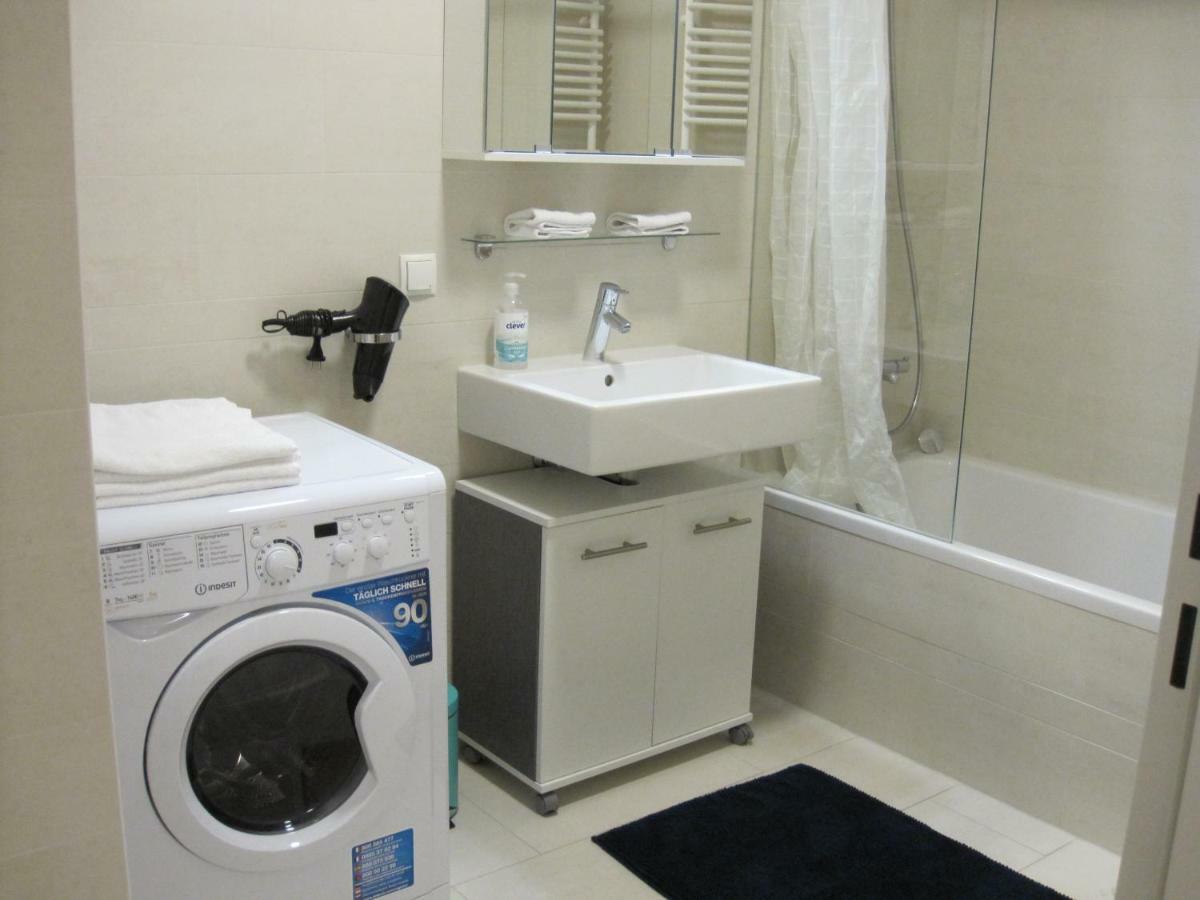 Apartment With Parking On Premise เวียนนา ภายนอก รูปภาพ